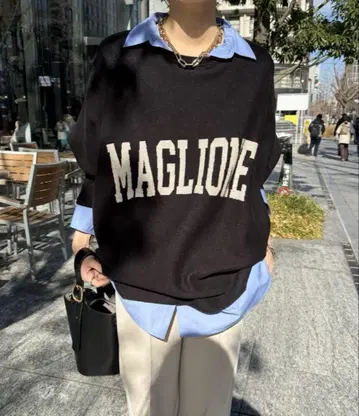 블랙 로고 니트