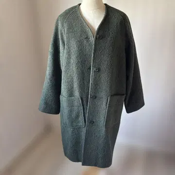 다크 그린 롱 코트 버튼 포함