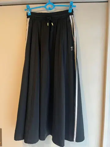 adidas 오리지널스 플레어 스커트 블랙 스트라이프