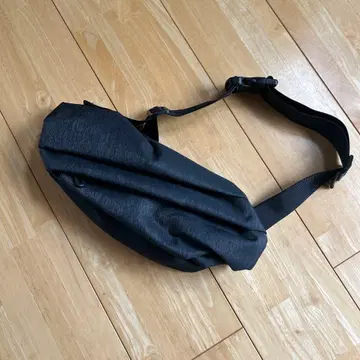 다크 그레이 바디백 나일론