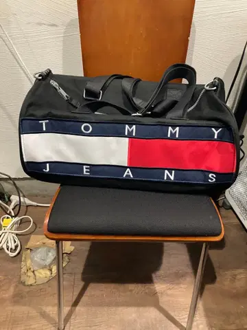 TOMMY JEANS 보스턴 백 중형 블랙