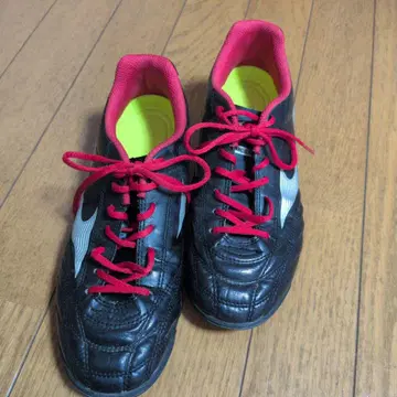 미즈노 모나르시다 축구 트레이닝 슈즈 블랙 레드