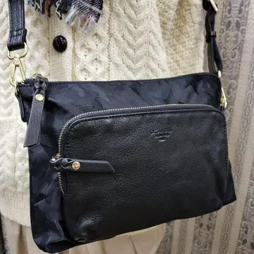 OCTA HOTEL 오타호텔 나일론 x 가죽 숄더 스타 패턴