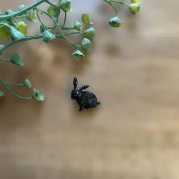 키요하루 착용 새상품 JUSTIN DAVIS LUCKY B 토끼 펜던트