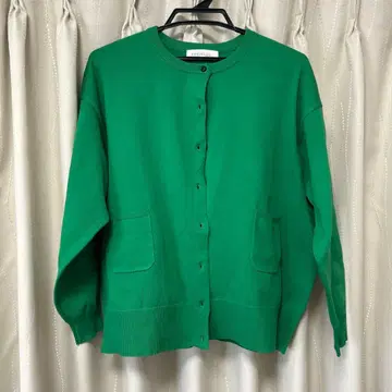 [ BONLECILL ] 크루넥 가디건 그린 포켓 부착