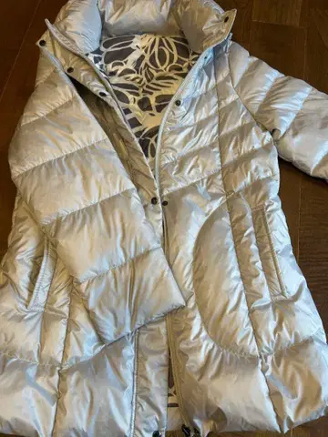 컨디션 최상 초경량 다운! 실버 퀼팅 다운 자켓 M 사이즈