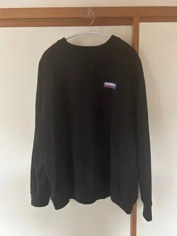 OVERPRINT 블랙 긴팔 롱T