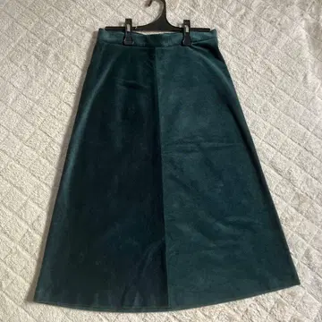 다크 그린 코듀로이 플레어 스커트