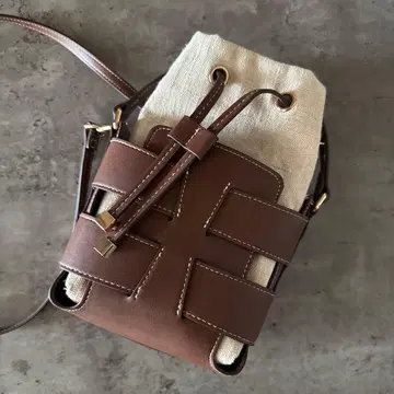 H&M 크로스 바디 버킷 백