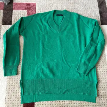 ATELIER SIX 그린 V넥 니트 100% 캐시미어