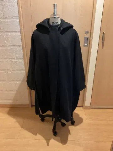 Tenne handcrafted modern 후드 케이프 코트