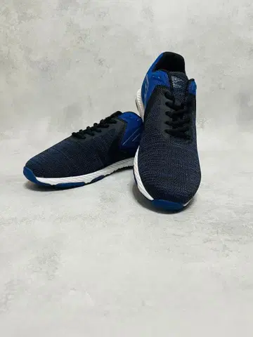 [ Umbro ] 네이비 메쉬 러닝화 27cm