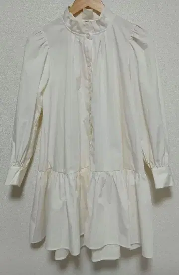 SNIDEL 화이트 프릴 튜닉 긴팔