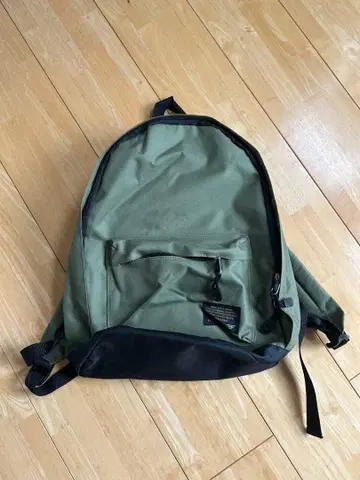 올리브 그린 나일론 백팩