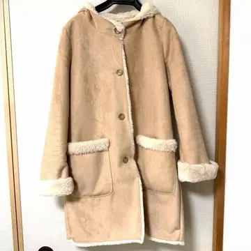 유나이티드 애로우즈 무스탕 코트 후드 부착 36 사이즈 베이지