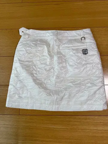 화이트 자수 스커트 36
