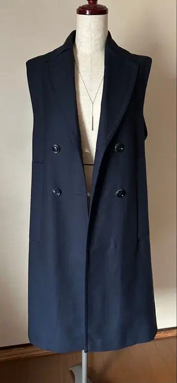 골든구스 네이비 슬리브리스 베스트 코트