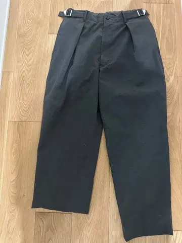 UNITUS 와이드 턱 팬츠