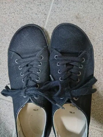 블랙 스니커즈 24cm