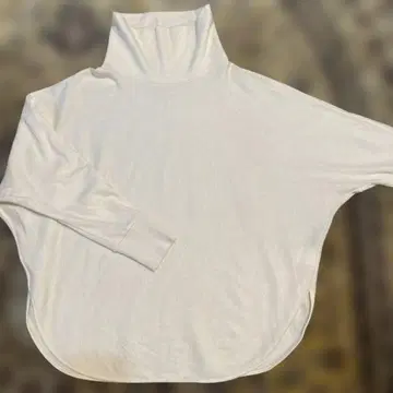 DES PRES 화이트 하이넥 오버 사이즈 스웨터 새상품급