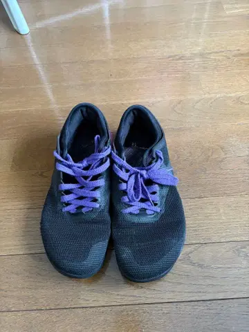 블랙 메쉬 스니커즈 보라색 신발끈