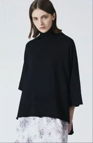 미즈이로 인드 판초 라이크 하이넥 풀오버