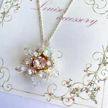 눈꽃 모티브의 롱 목걸이