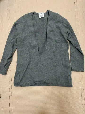 MARW UNITED ARROWS 깊은 V 네크라인 니트 그레이