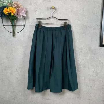 [ 새상품급 ] 하이픈 미디 스커트 플레어 광택 그린