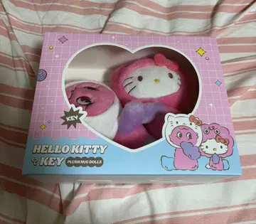SHINee는 키 헬로키티 콜라보 봉제 인형