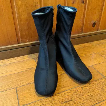 ZARA 블랙 부츠 8cm 힐