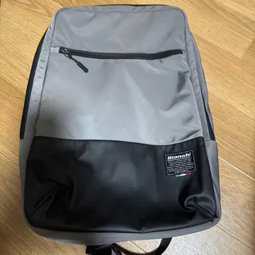 [ 새상품급 ] Bianchi 그레이 블랙 백팩