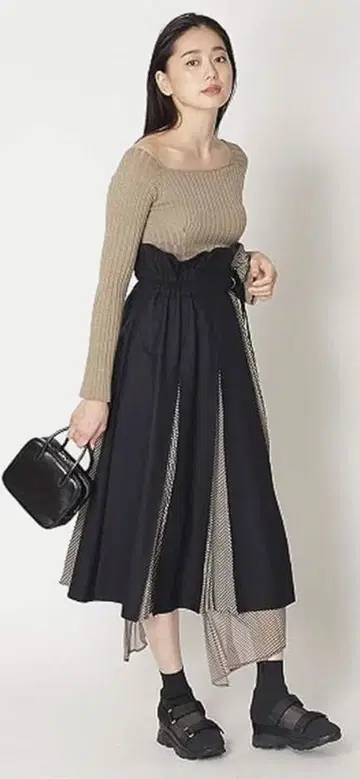 스나이델 플리츠콤비 플레어 스커트