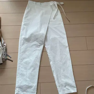 윔 가젯 화이트 랩 팬츠 텍스처