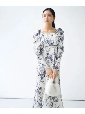 스퀘어넥 플라워 프린트 원피스 내추럴 뷰티 베이직