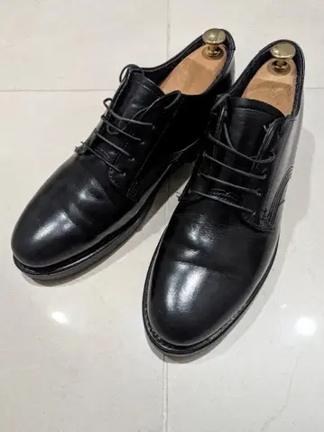 A P.C 포스트맨 신발