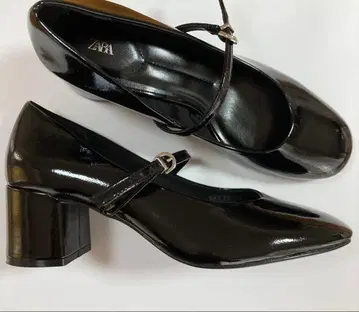 ZARA 앵클 스트랩 힐 펌프스