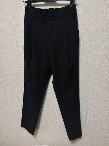 UNITEDTOKYO 아우트라스트 2턱 슬랙스 다크 그린