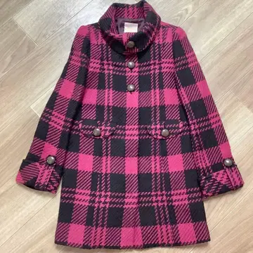 핑크와 블랙 체크 무늬 피 코트