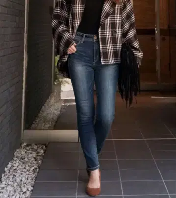 추운 날에도 쾌적 뒷면 따뜻한 사양의 슬림 레그 스키니