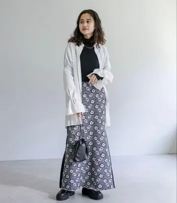 [ 미사용 새상품 ] mystic 꽃 무늬 자카드 니트 스커트