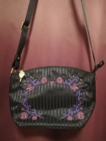 새상품급 안나수이 자수 숄더백