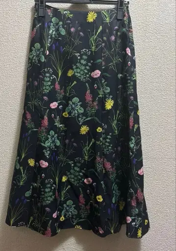 택 포함 새상품 언타이틀의 꽃무늬 플레어 스커트