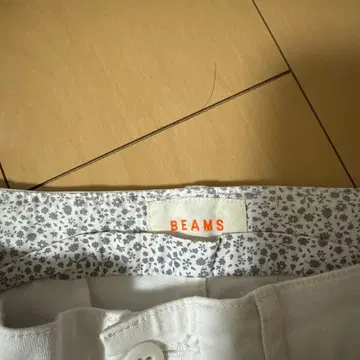 BEAMS 화이트 치노 팬츠