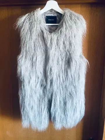 로즈버드 인조 모피 베스트