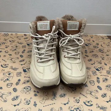 새상품급 리라사멘토 퍼 포함 크림색 하이컷 신발 24cm