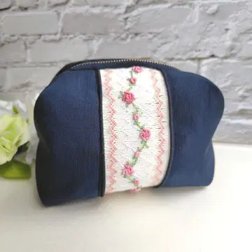 스모킹 자수 캐러멜 파우치 화이트 오비 x 핑크 로즈