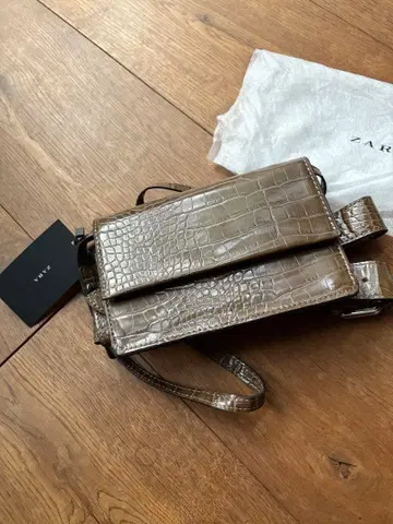 새상품 ZARA 크로커다일 패턴 숄더백