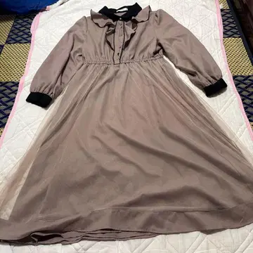 베이지 프릴 긴팔 원피스 LL