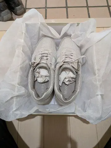 화이트 스니커즈 메쉬 스웨이드